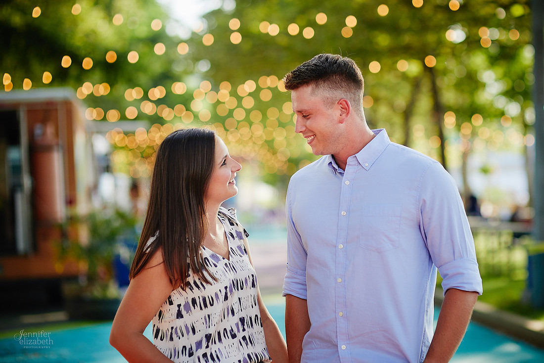 Stephanie & Tom: Pittsburgh Engagement Session at Roberto Clemente Bridge and Point State Park Fountain