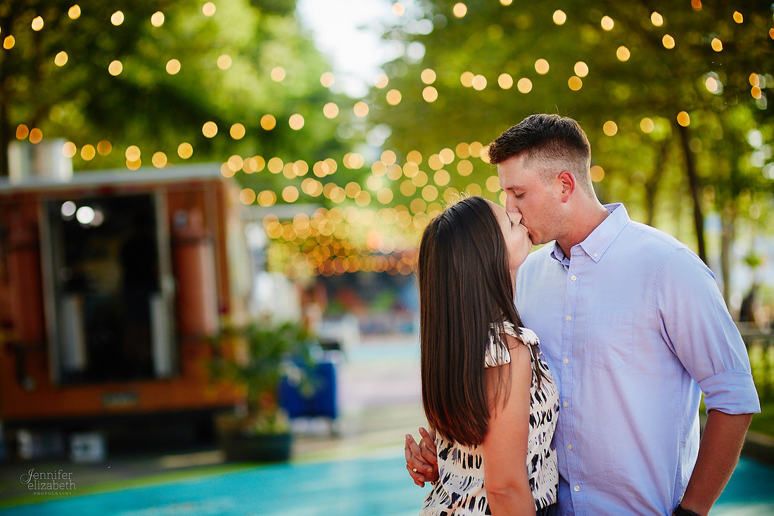 Stephanie & Tom: Pittsburgh Engagement Session at Roberto Clemente Bridge and Point State Park Fountain