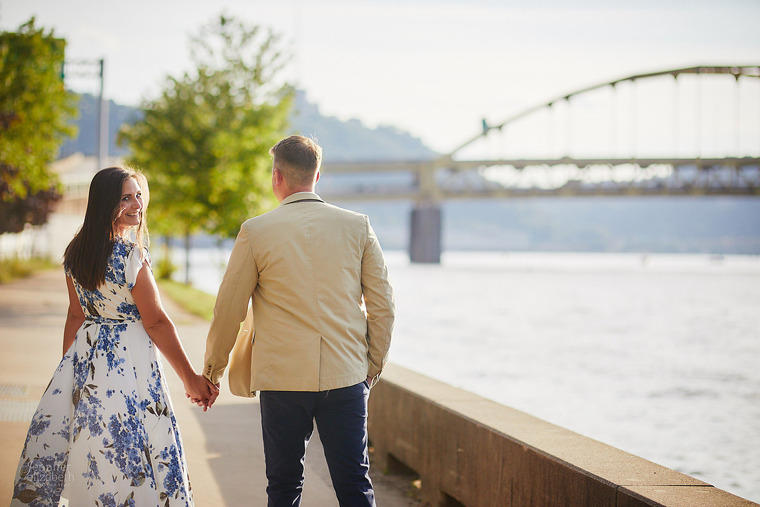 Stephanie & Tom: Pittsburgh Engagement Session at Roberto Clemente Bridge and Point State Park Fountain