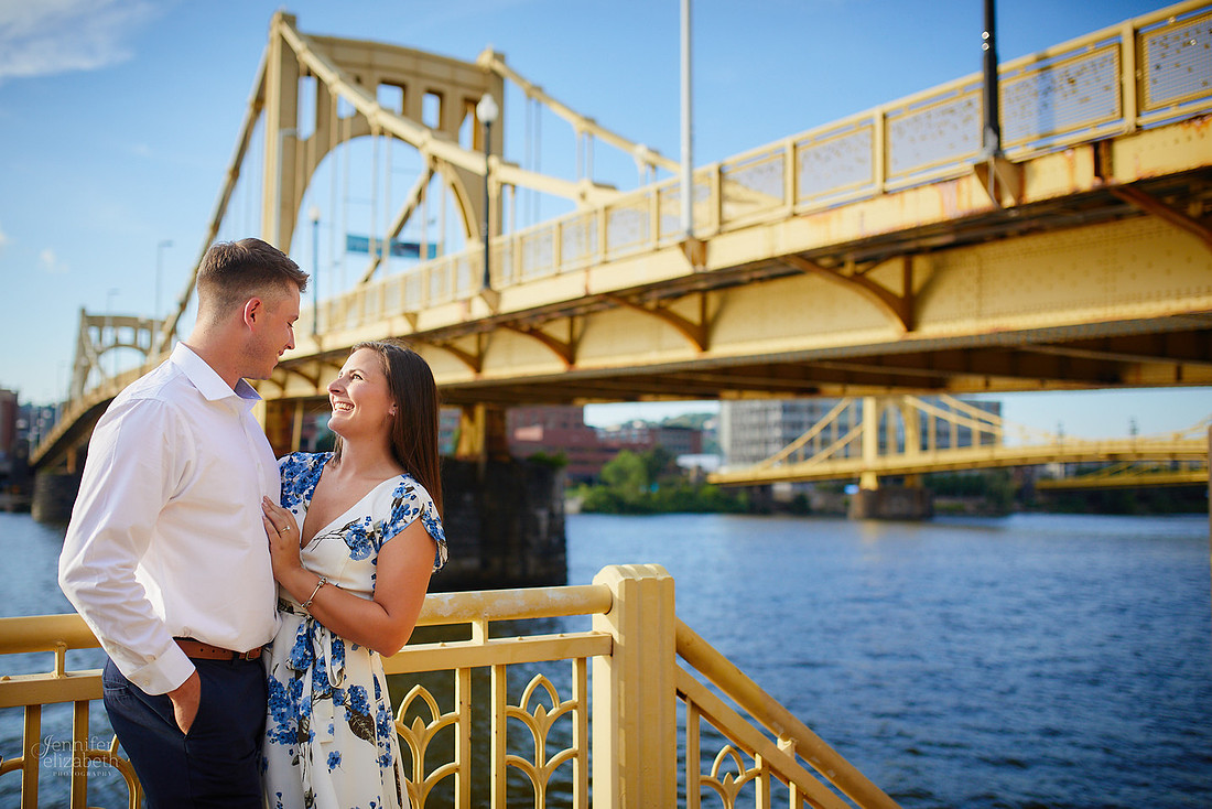 Stephanie & Tom: Pittsburgh Engagement Session at Roberto Clemente Bridge and Point State Park Fountain