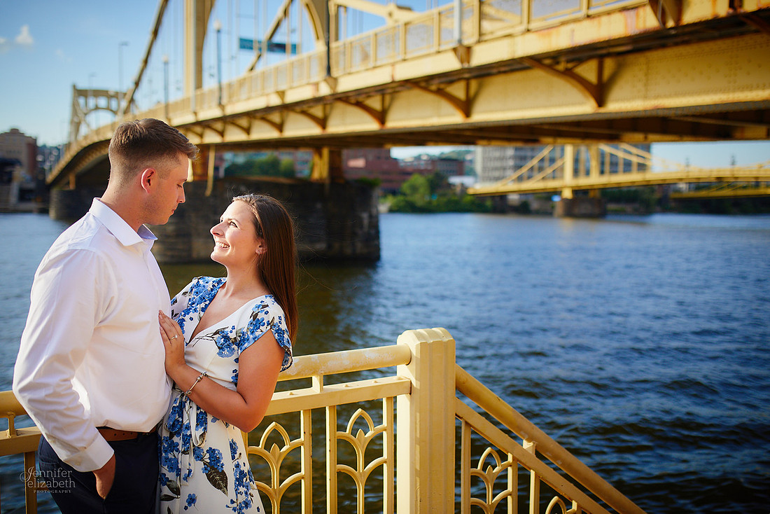 Stephanie & Tom: Pittsburgh Engagement Session at Roberto Clemente Bridge and Point State Park Fountain