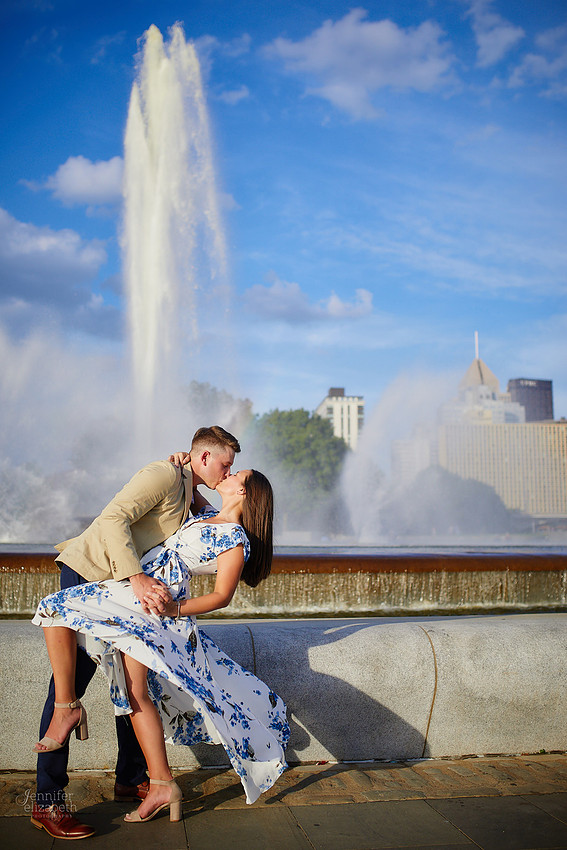 Stephanie & Tom: Pittsburgh Engagement Session at Roberto Clemente Bridge and Point State Park Fountain