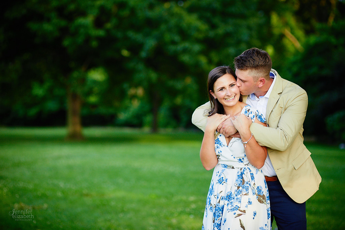 Stephanie & Tom: Pittsburgh Engagement Session at Roberto Clemente Bridge and Point State Park Fountain