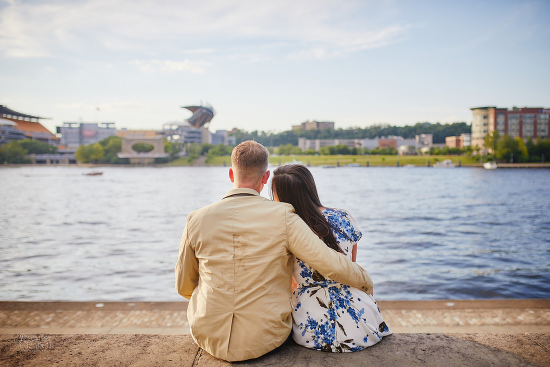 Stephanie & Tom: Pittsburgh Engagement Session at Roberto Clemente Bridge and Point State Park Fountain