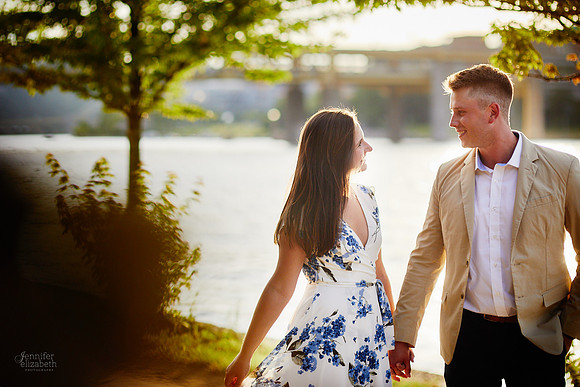 Stephanie & Tom: Pittsburgh Engagement Session at Roberto Clemente Bridge and Point State Park Fountain