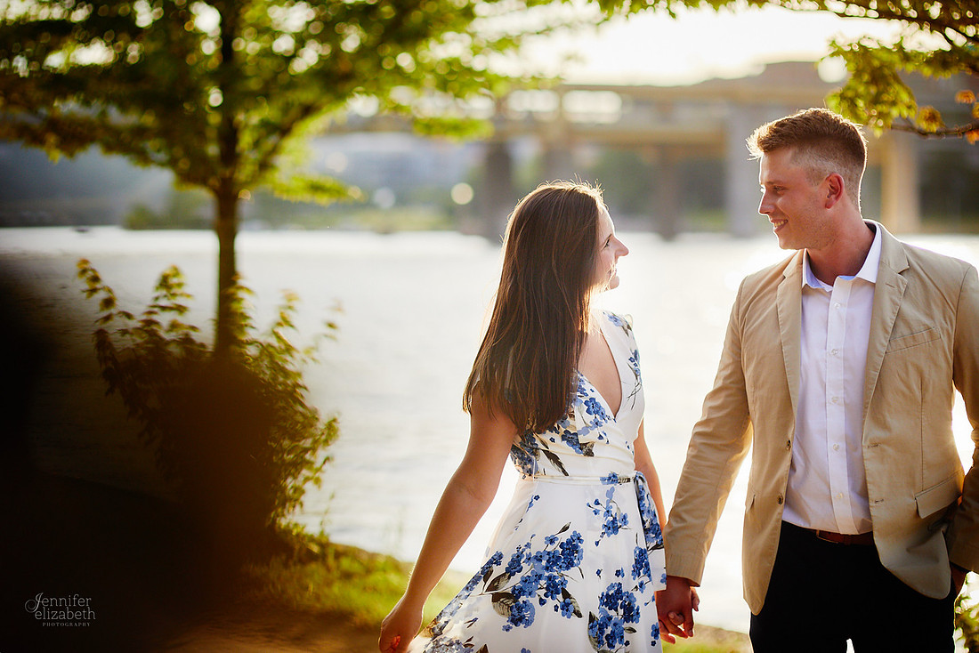 Stephanie & Tom: Pittsburgh Engagement Session at Roberto Clemente Bridge and Point State Park Fountain