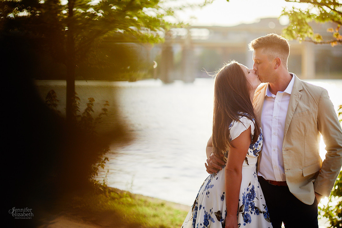 Stephanie & Tom: Pittsburgh Engagement Session at Roberto Clemente Bridge and Point State Park Fountain