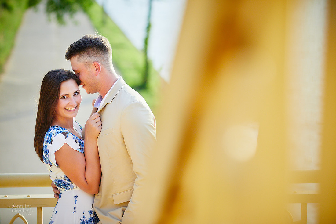 Stephanie & Tom: Pittsburgh Engagement Session at Roberto Clemente Bridge and Point State Park Fountain