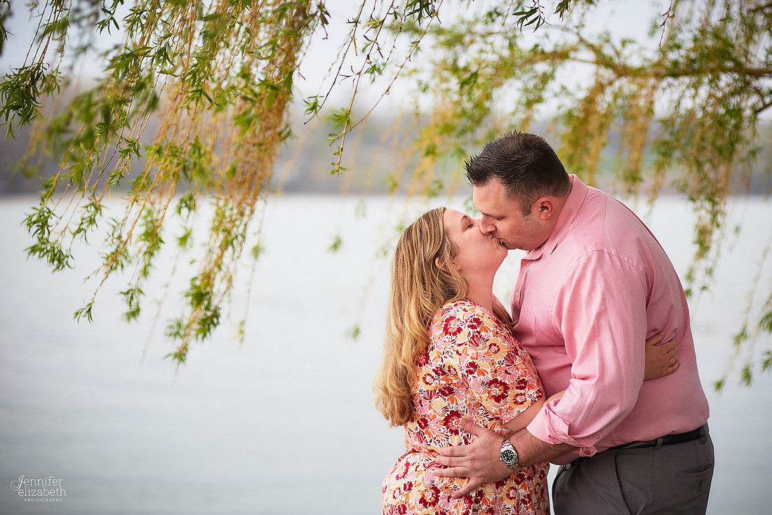 Kaitlin & Derek: Engagement Session at Edgewater Park