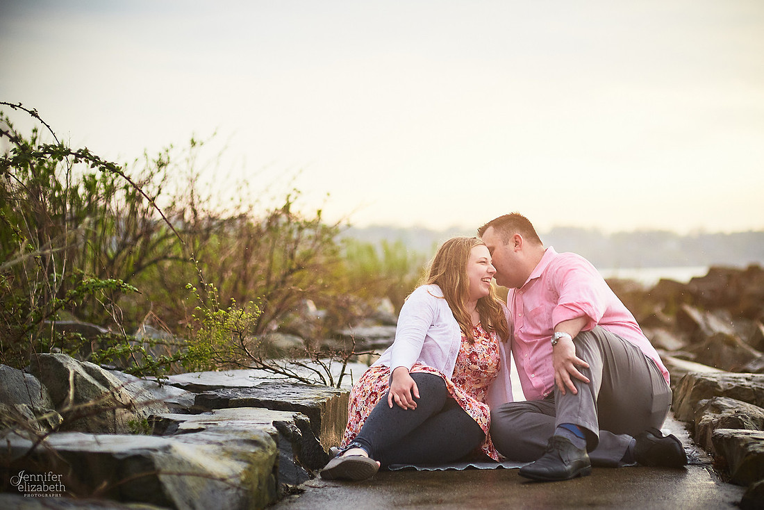 Kaitlin & Derek: Engagement Session at Edgewater Park