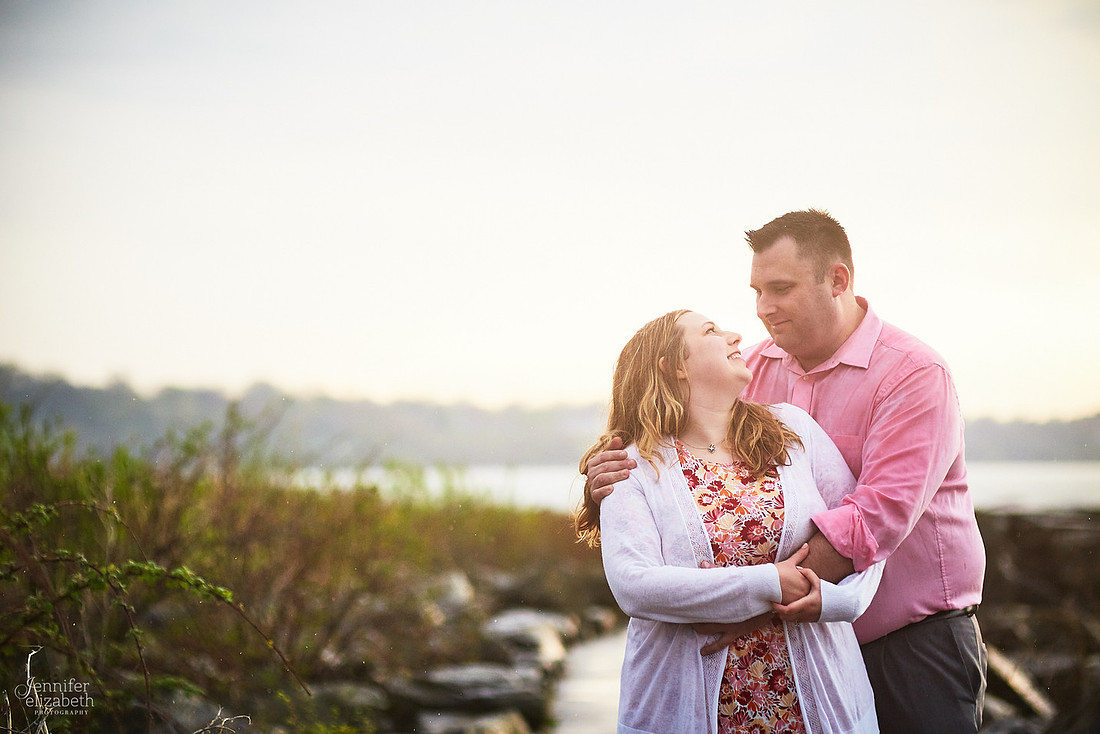Kaitlin & Derek: Engagement Session at Edgewater Park