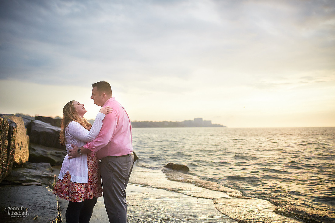 Kaitlin & Derek: Engagement Session at Edgewater Park