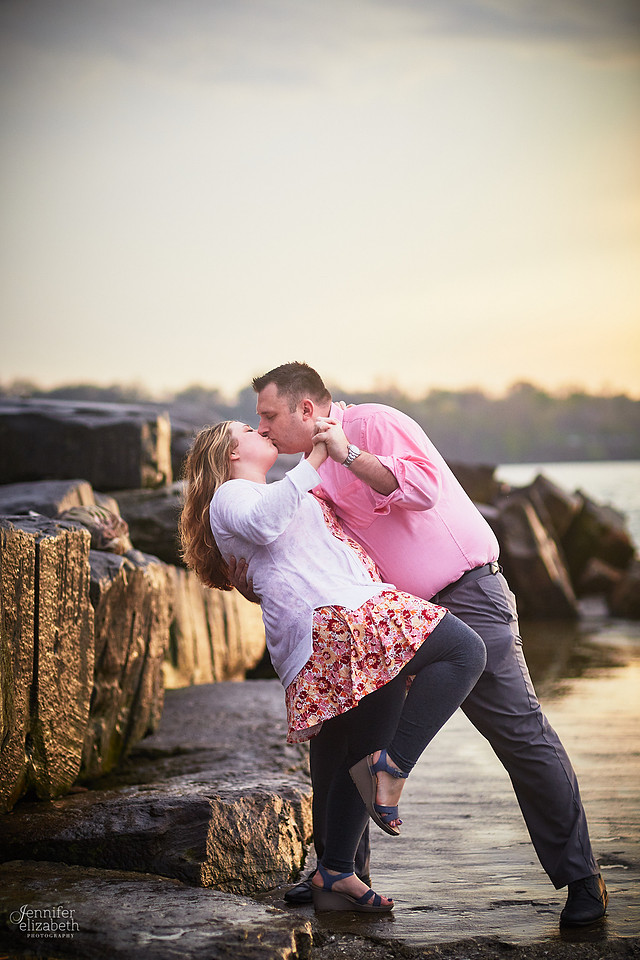 Kaitlin & Derek: Engagement Session at Edgewater Park