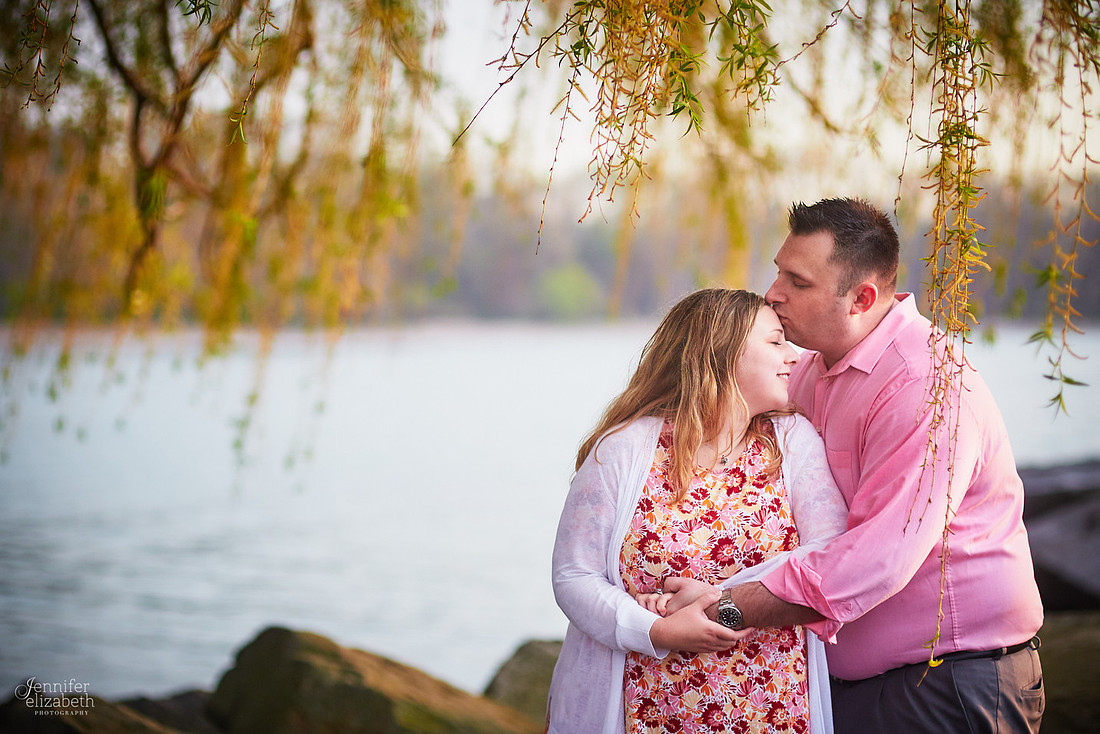 Kaitlin & Derek: Engagement Session at Edgewater Park