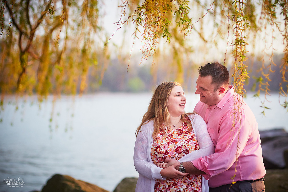 Kaitlin & Derek: Engagement Session at Edgewater Park