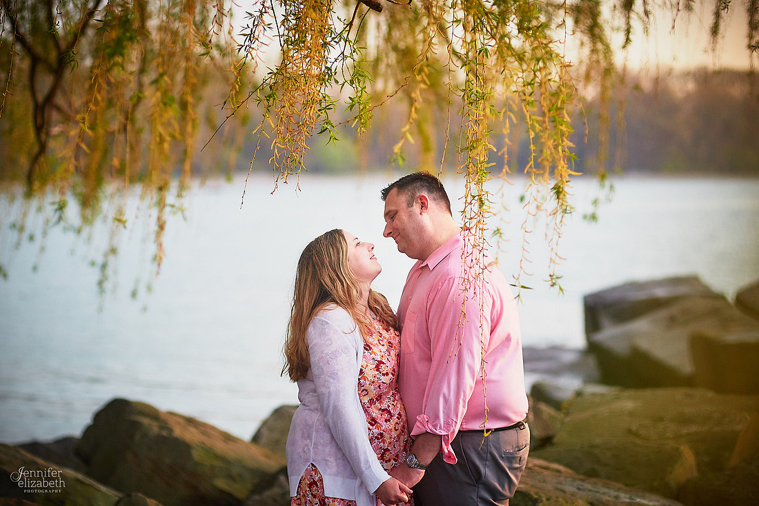 Kaitlin & Derek: Engagement Session at Edgewater Park