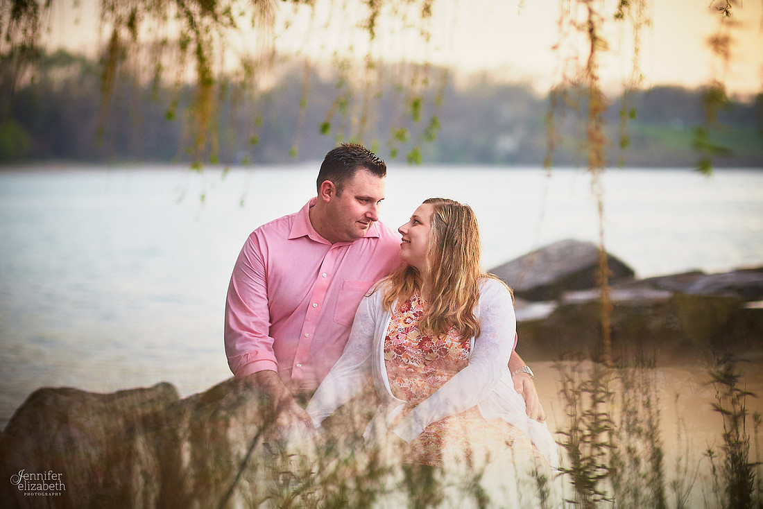 Kaitlin & Derek: Engagement Session at Edgewater Park