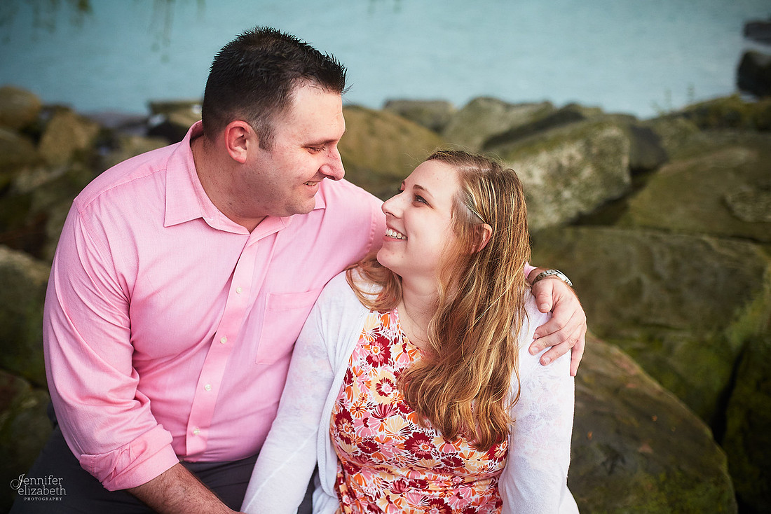 Kaitlin & Derek: Engagement Session at Edgewater Park
