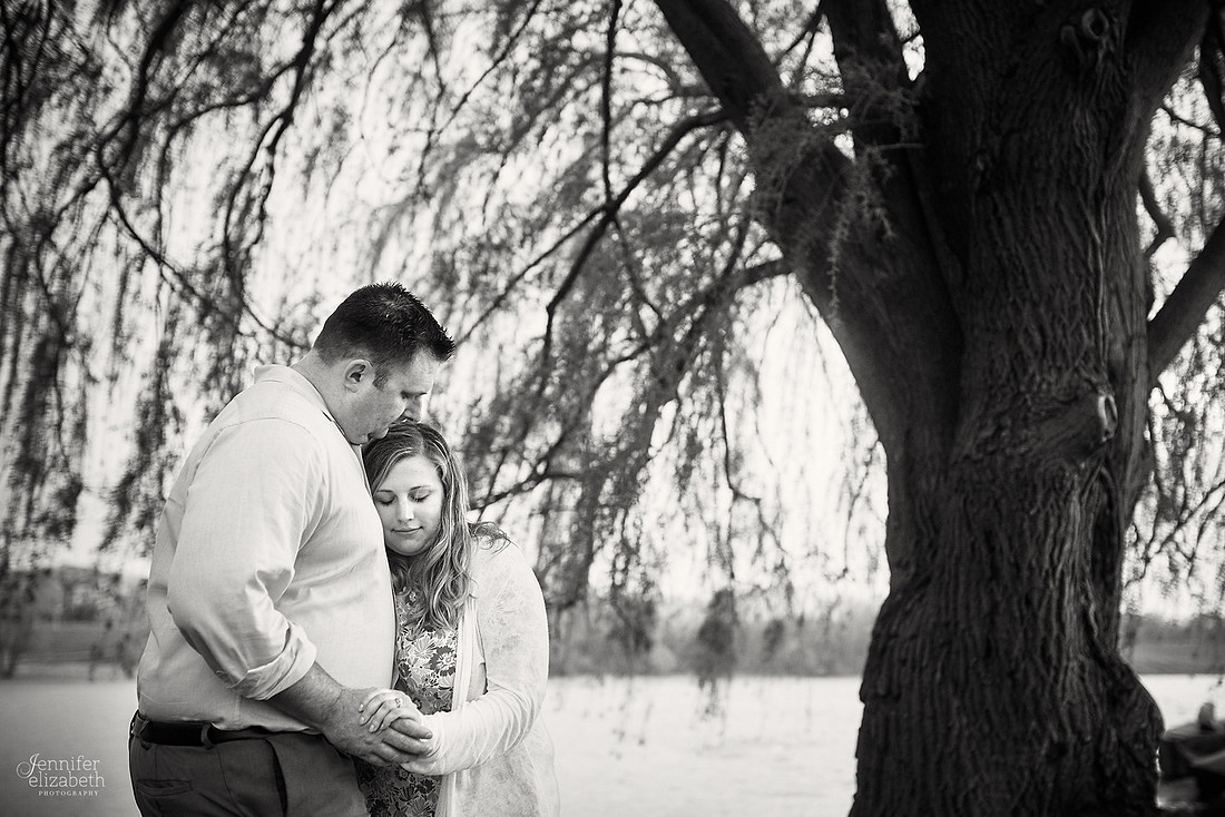 Kaitlin & Derek: Engagement Session at Edgewater Park