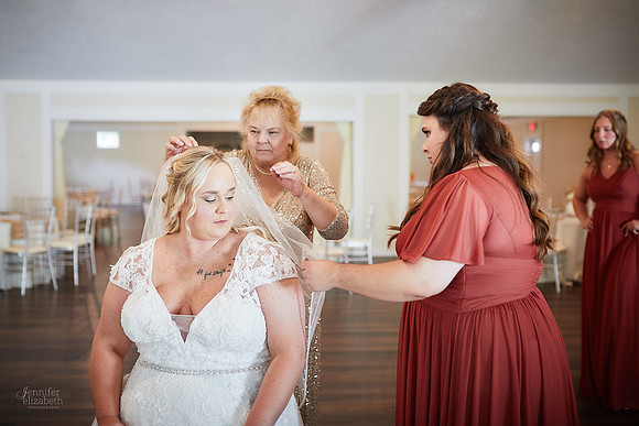 Jon & Taylor: Wedding at Sun Valley in Chagrin Falls