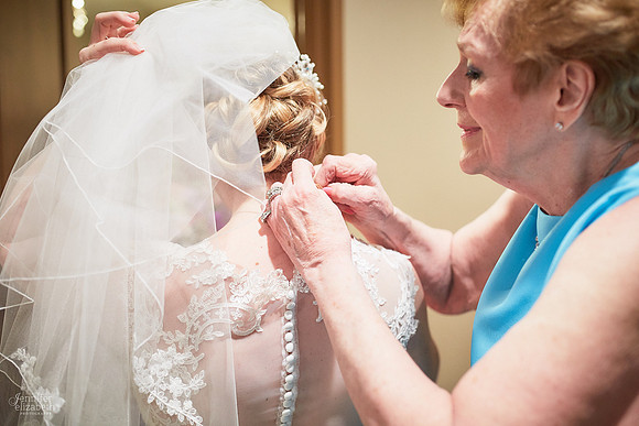 Laura & Matt: Wedding at The Vineyards at Pine Lake