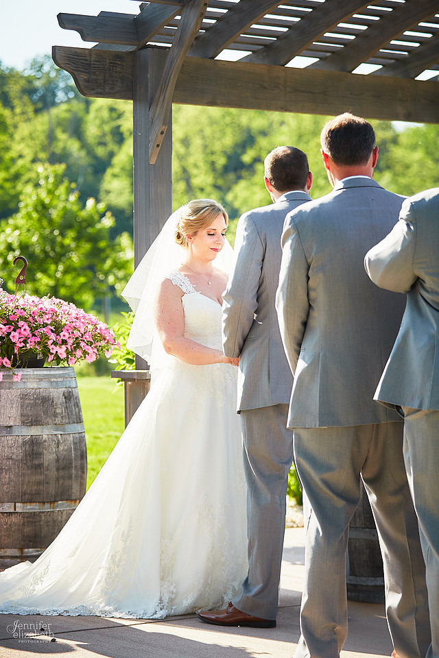 Laura & Matt: Wedding at The Vineyards at Pine Lake