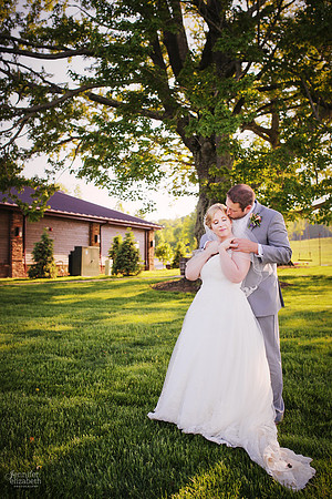 Laura & Matt: Wedding at The Vineyards at Pine Lake