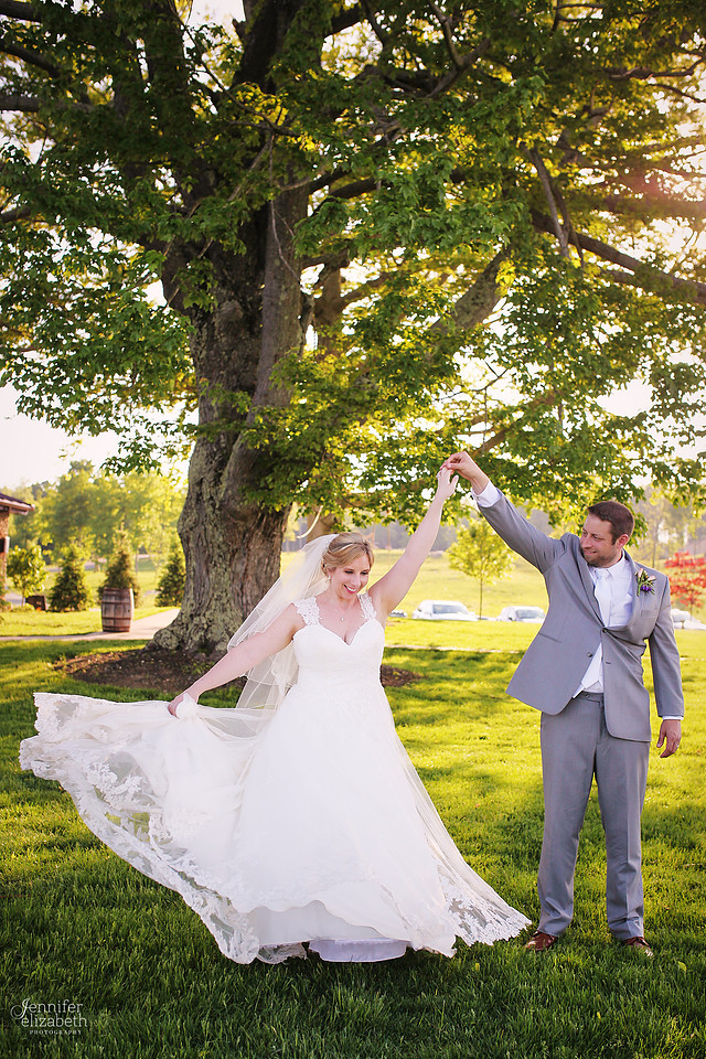 Laura & Matt: Wedding at The Vineyards at Pine Lake