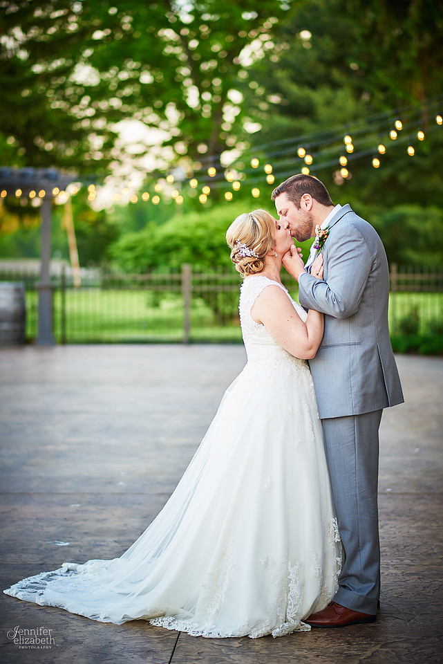 Laura & Matt: Wedding at The Vineyards at Pine Lake