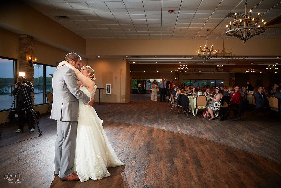 Laura & Matt: Wedding at The Vineyards at Pine Lake