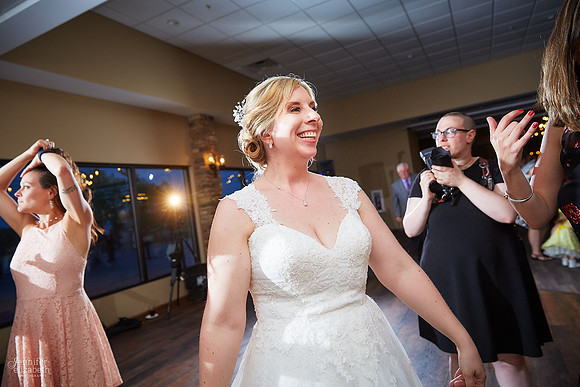 Laura & Matt: Wedding at The Vineyards at Pine Lake