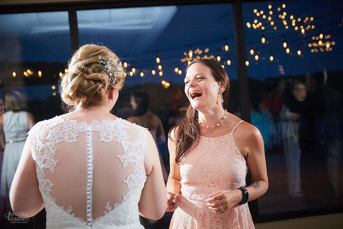 Laura & Matt: Wedding at The Vineyards at Pine Lake
