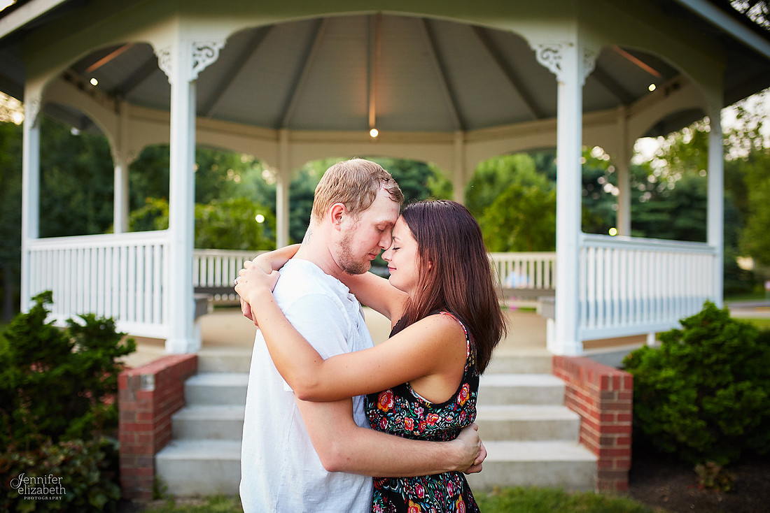 Hannah & Ryan: Engagement at Price Park in North Canton