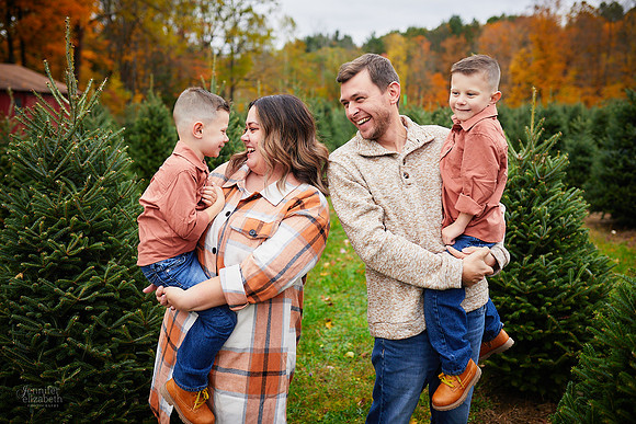 Mini Holiday Portrait Sessions at Sugar Pines Farm in Chesterland