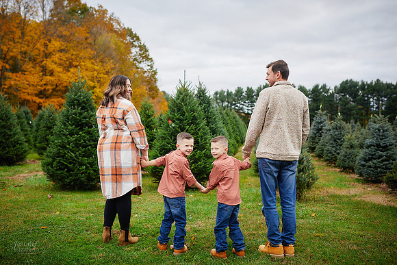 Mini Holiday Portrait Sessions at Sugar Pines Farm in Chesterland