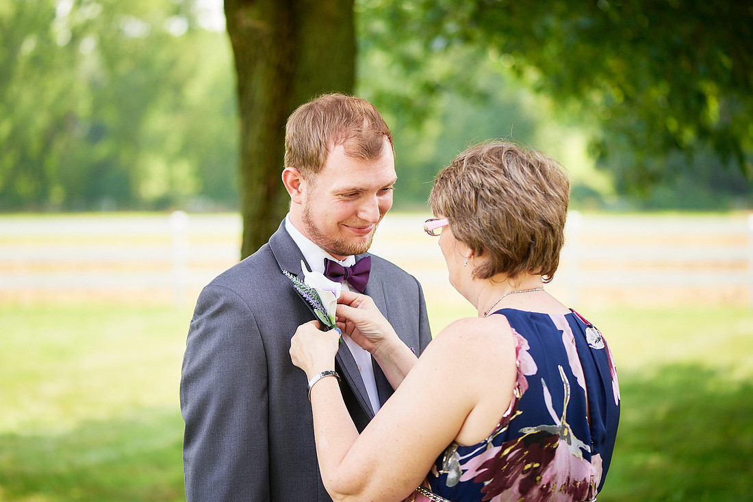 Hannah & Ryan: Backyard Wedding in North Canton