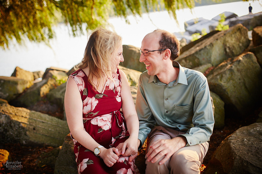 Melissa & Justin: Engagement Session at Edgewater Park