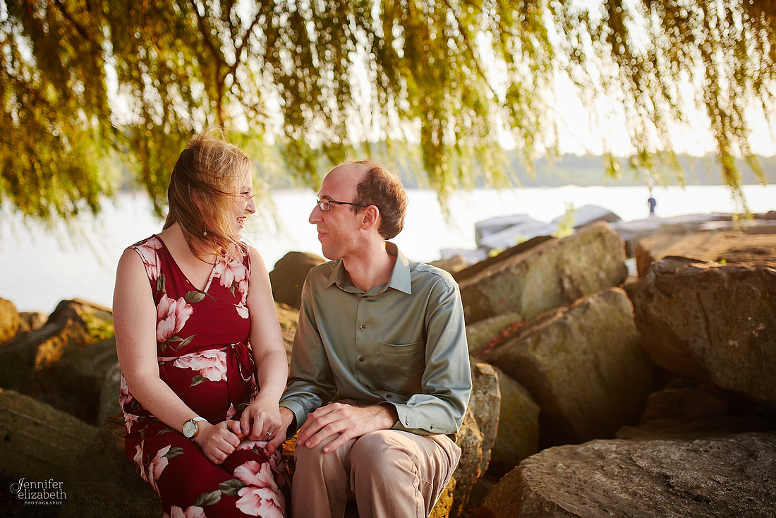 Melissa & Justin: Engagement Session at Edgewater Park