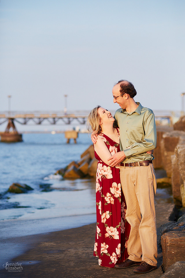Melissa & Justin: Engagement Session at Edgewater Park
