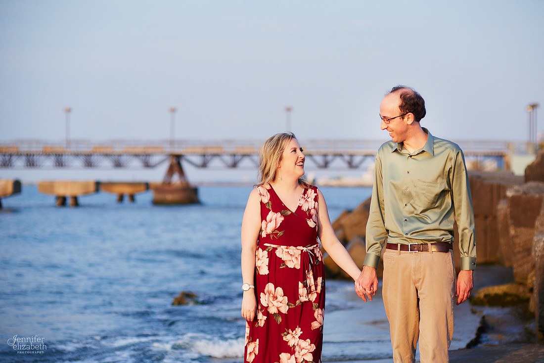 Melissa & Justin: Engagement Session at Edgewater Park