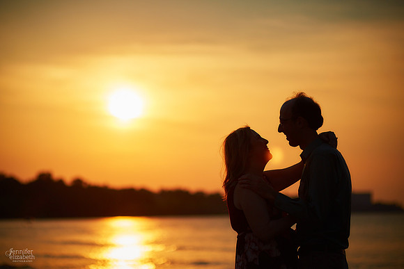 Melissa & Justin: Engagement Session at Edgewater Park