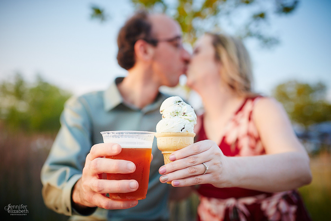 Melissa & Justin: Engagement Session at Edgewater Park