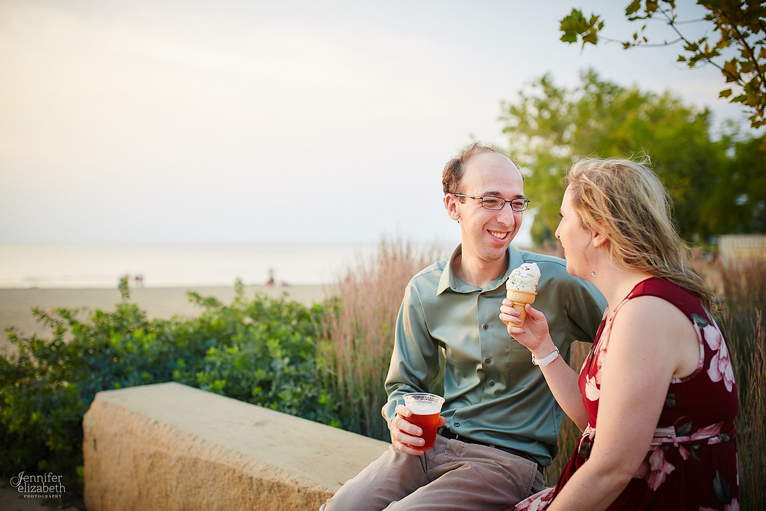 Melissa & Justin: Engagement Session at Edgewater Park