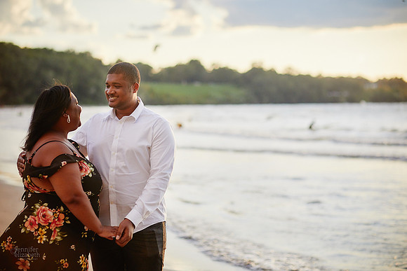 Tyler & Cameron: Engagement Session at Edgewater Beach Park