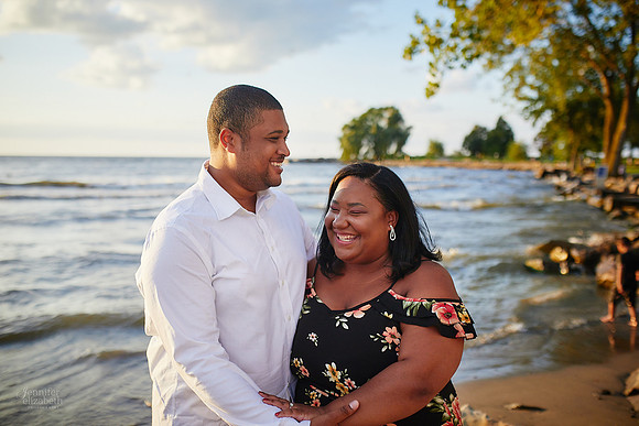 Tyler & Cameron: Engagement Session at Edgewater Beach Park