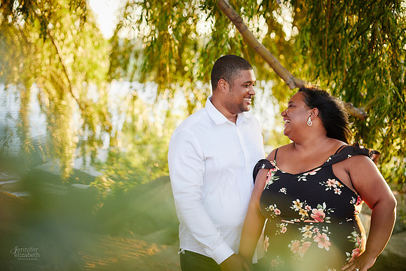 Tyler & Cameron: Engagement Session at Edgewater Beach Park