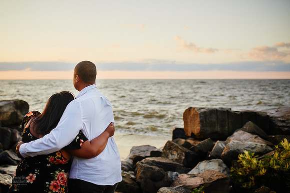 Tyler & Cameron: Engagement Session at Edgewater Beach Park