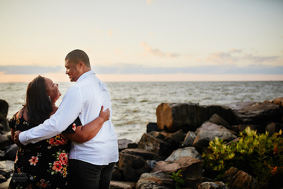 Tyler & Cameron: Engagement Session at Edgewater Beach Park