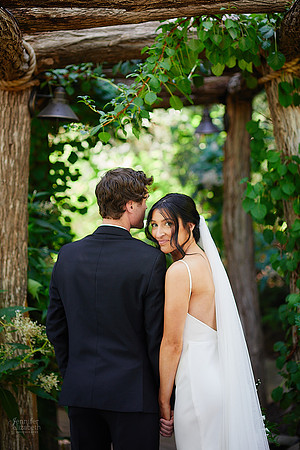 Jessica & Tim: Wedding at Orchid House Winery in Aurora, Ohio
