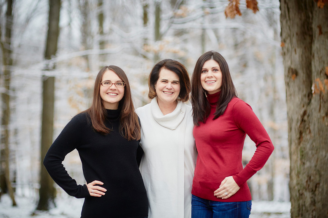 The T Family: Holiday Portrait Session in Walton Hills, Ohio